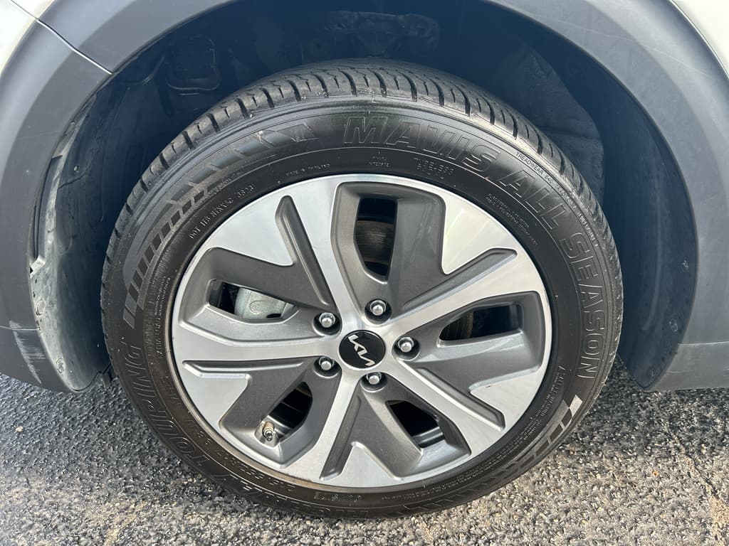 2022 Kia Niro EV view 27