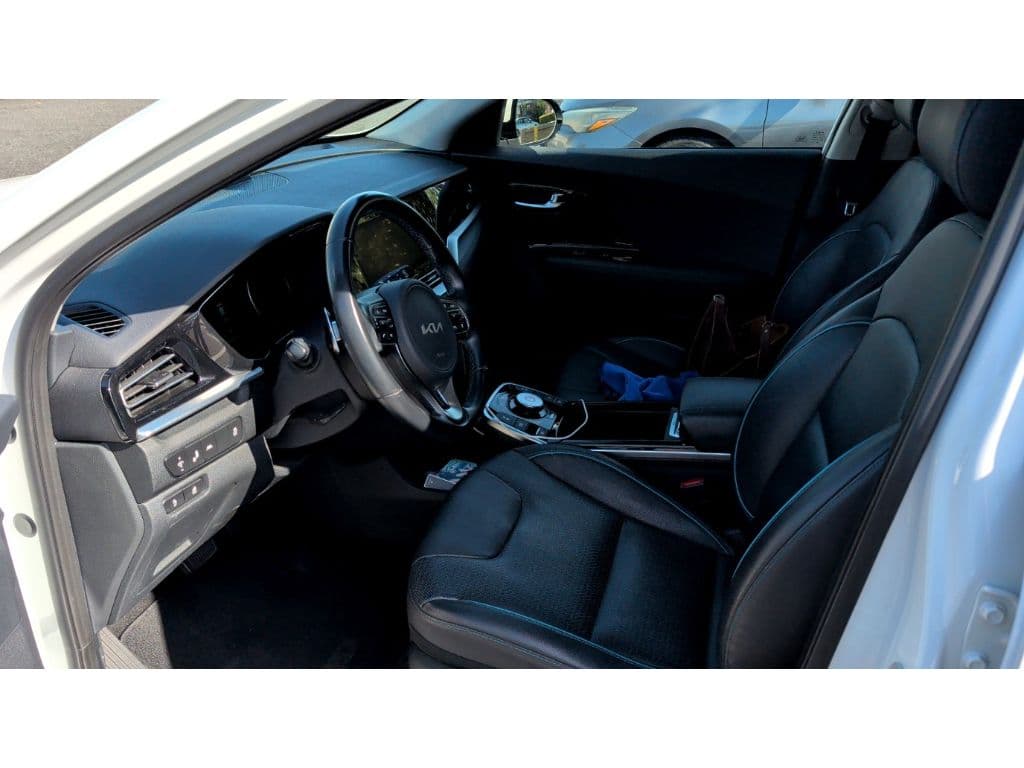 2022 Kia Niro EV view 5