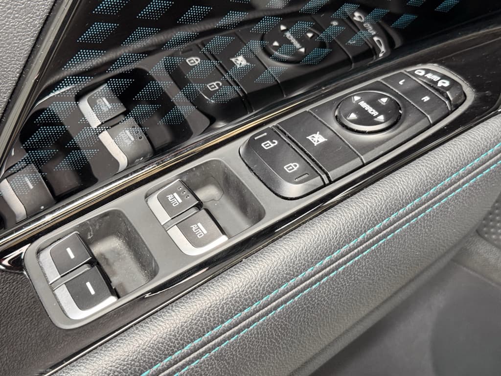 2022 Kia Niro EV view 7
