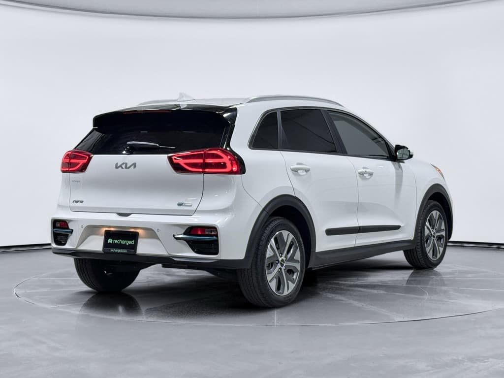 2022 Kia Niro EV view 3
