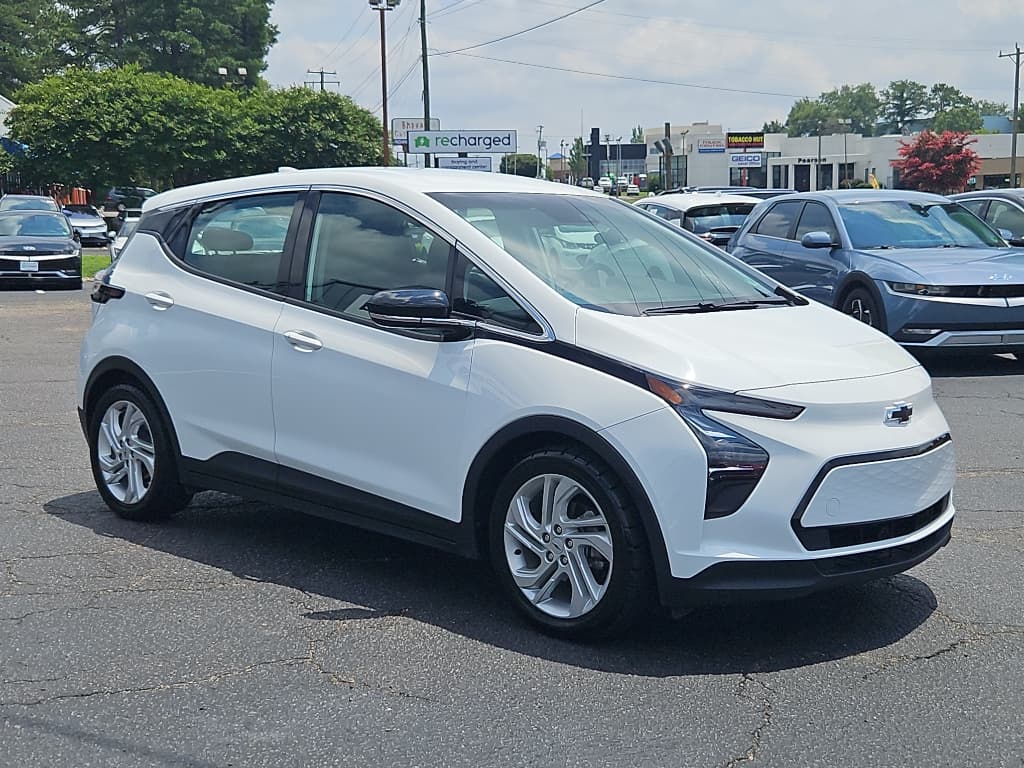 2023 Chevrolet Bolt EV view 4