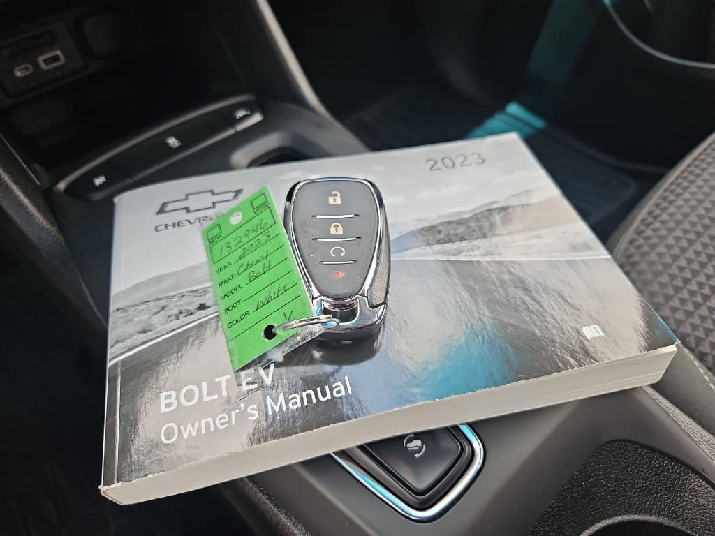 2023 Chevrolet Bolt EV view 22