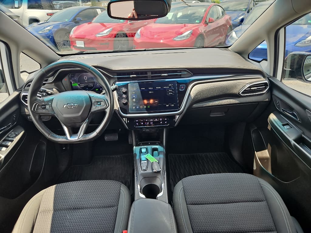 2023 Chevrolet Bolt EV view 17