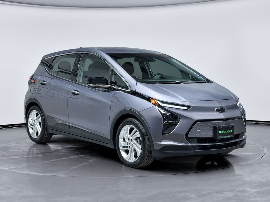 2022 Chevrolet Bolt EV view 4