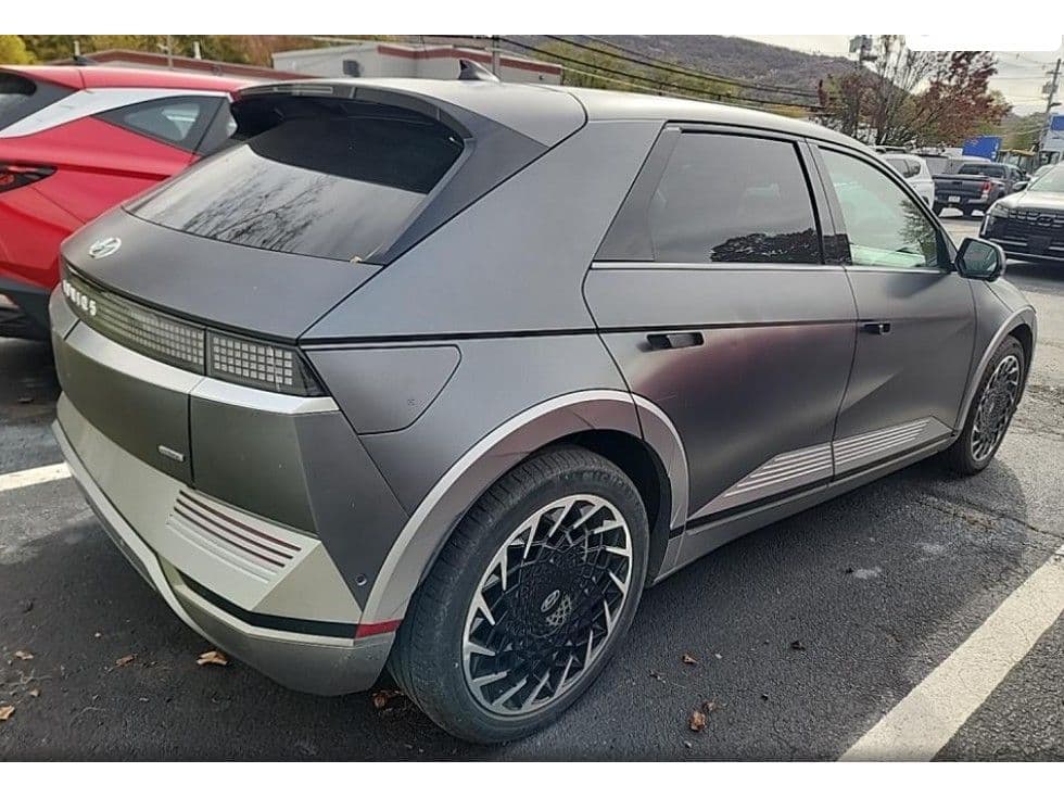 2023 Hyundai IONIQ 5 view 3