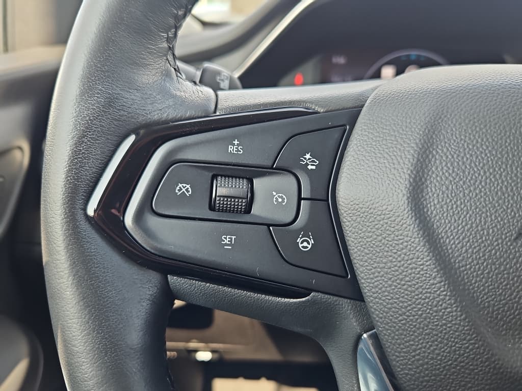 2022 Chevrolet Bolt EUV view 9