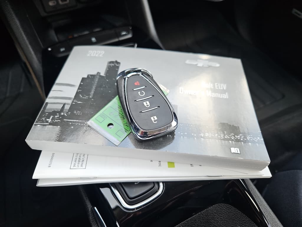 2022 Chevrolet Bolt EUV view 20