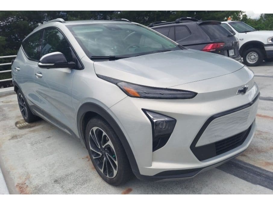 2022 Chevrolet Bolt EUV view 3