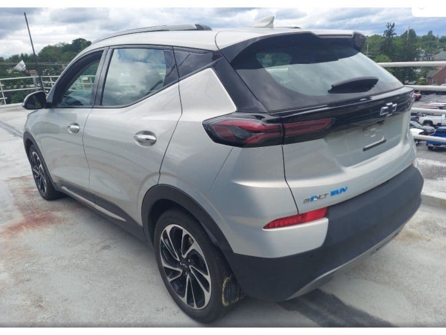 2022 Chevrolet Bolt EUV view 5