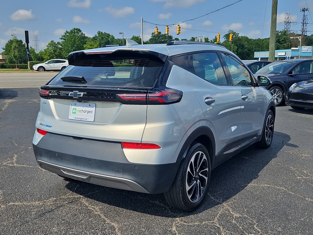 2022 Chevrolet Bolt EUV view 3
