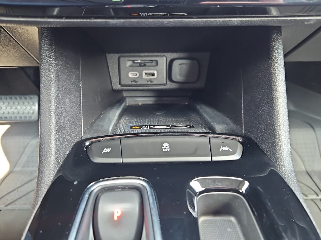 2022 Chevrolet Bolt EUV view 17