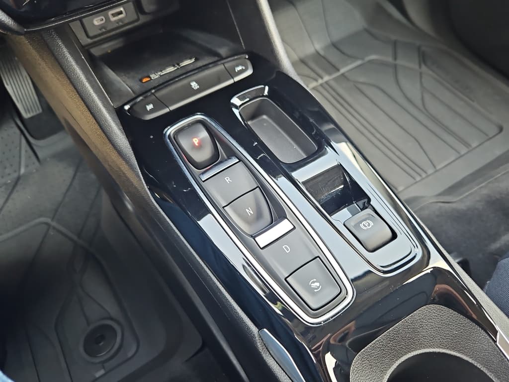 2022 Chevrolet Bolt EUV view 18