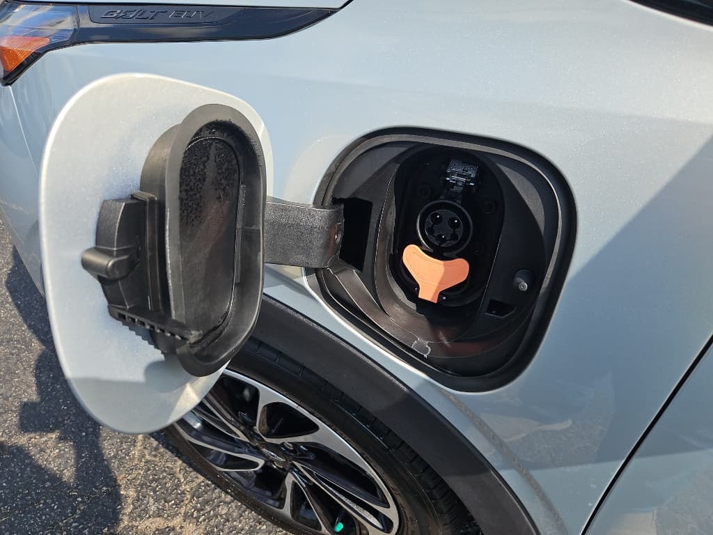 2022 Chevrolet Bolt EUV view 5
