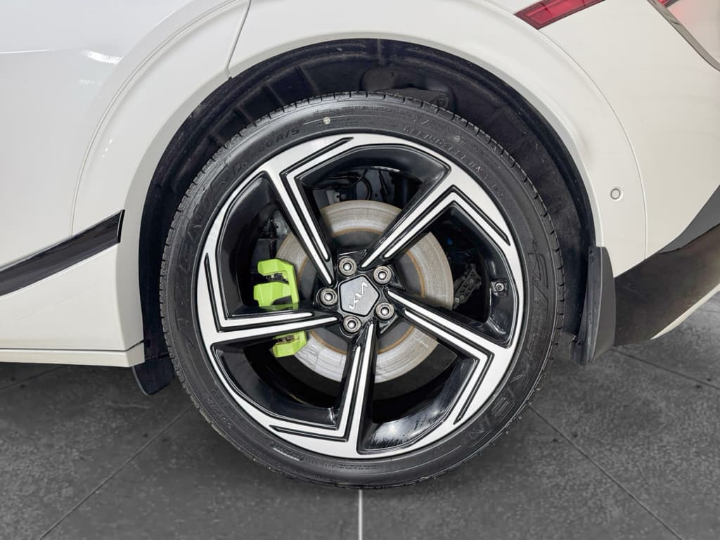 2023 Kia EV6 view 34