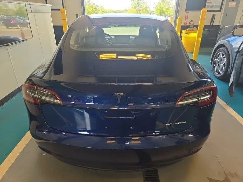 2018 Tesla Model 3 view 3