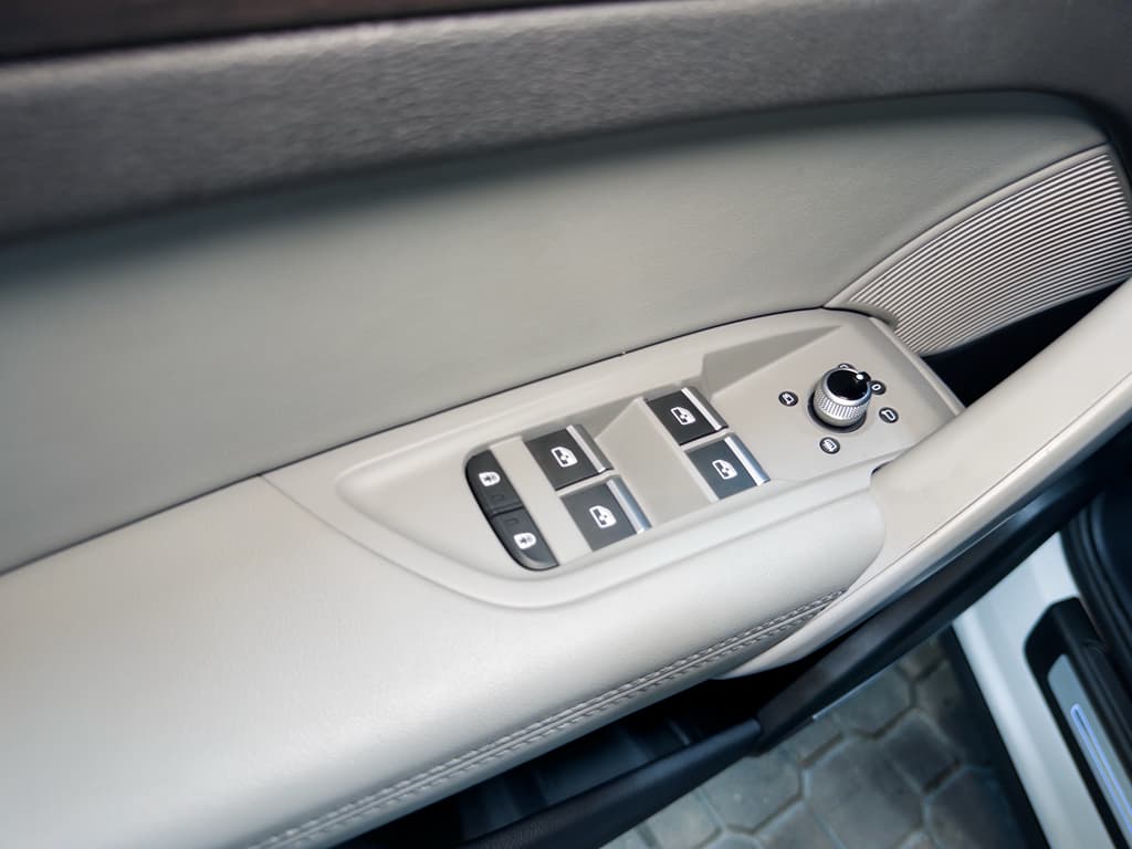 2021 Audi Q5 e view 8