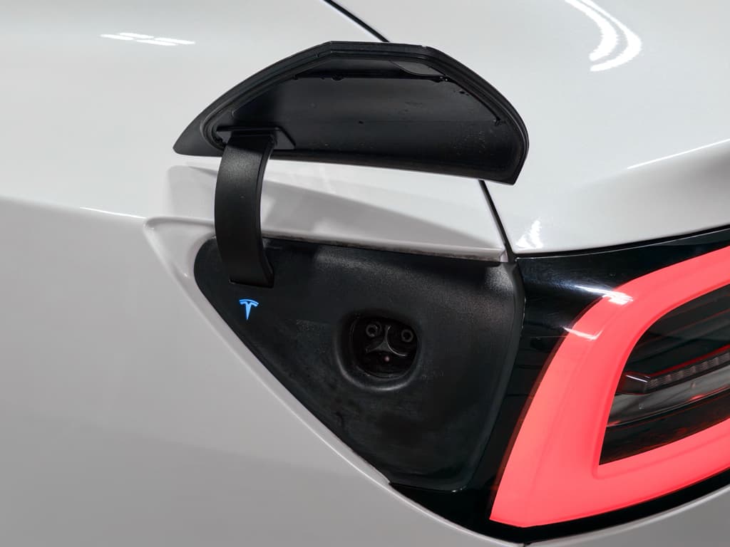 2018 Tesla Model 3 view 5