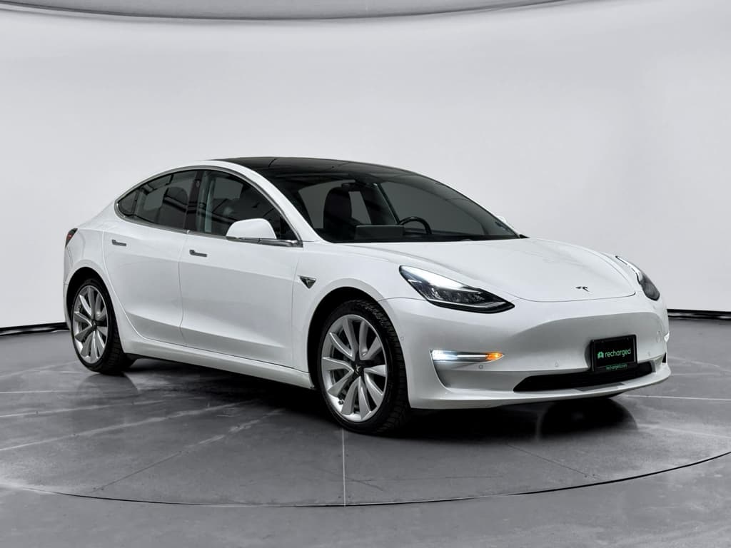 2018 Tesla Model 3 view 4