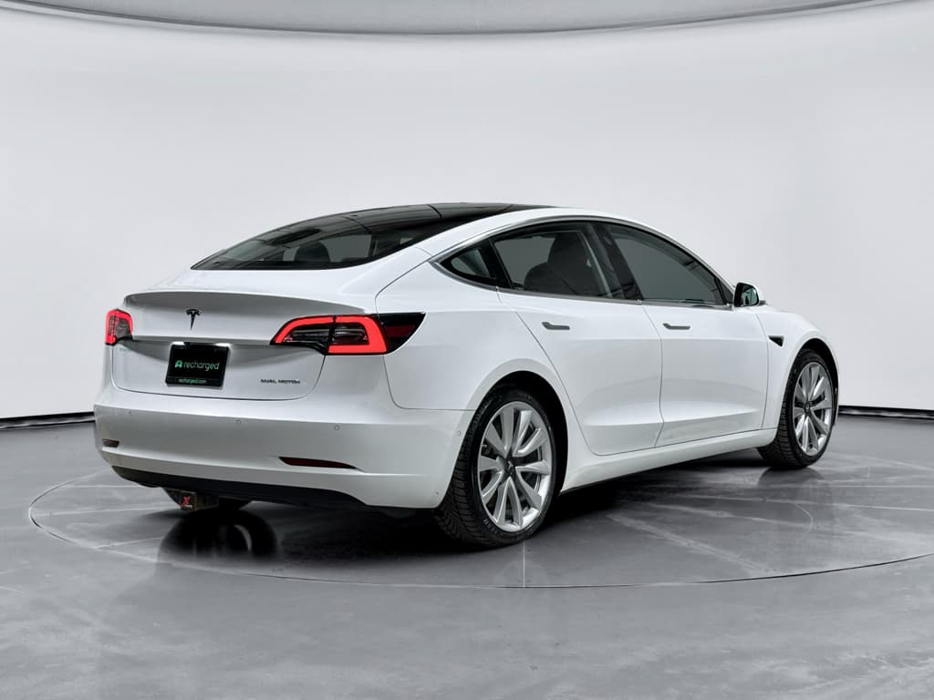 2018 Tesla Model 3 view 3