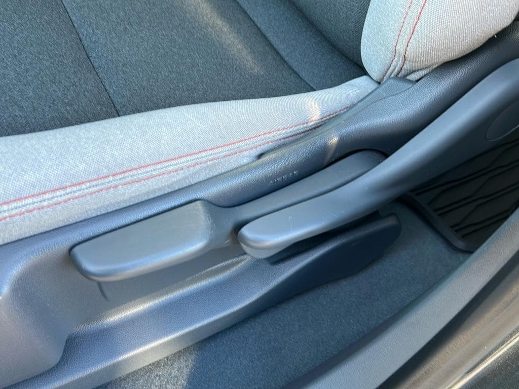 2019 Chevrolet Bolt EV view 7