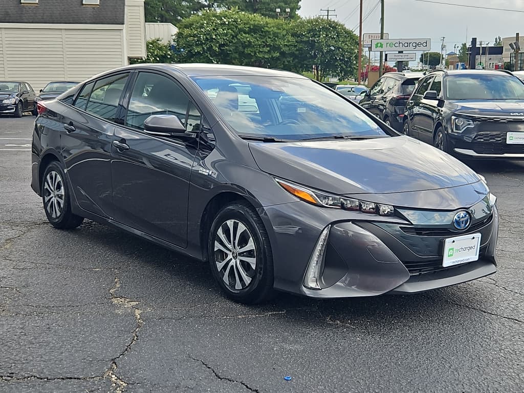 2020 Toyota Prius Prime view 4