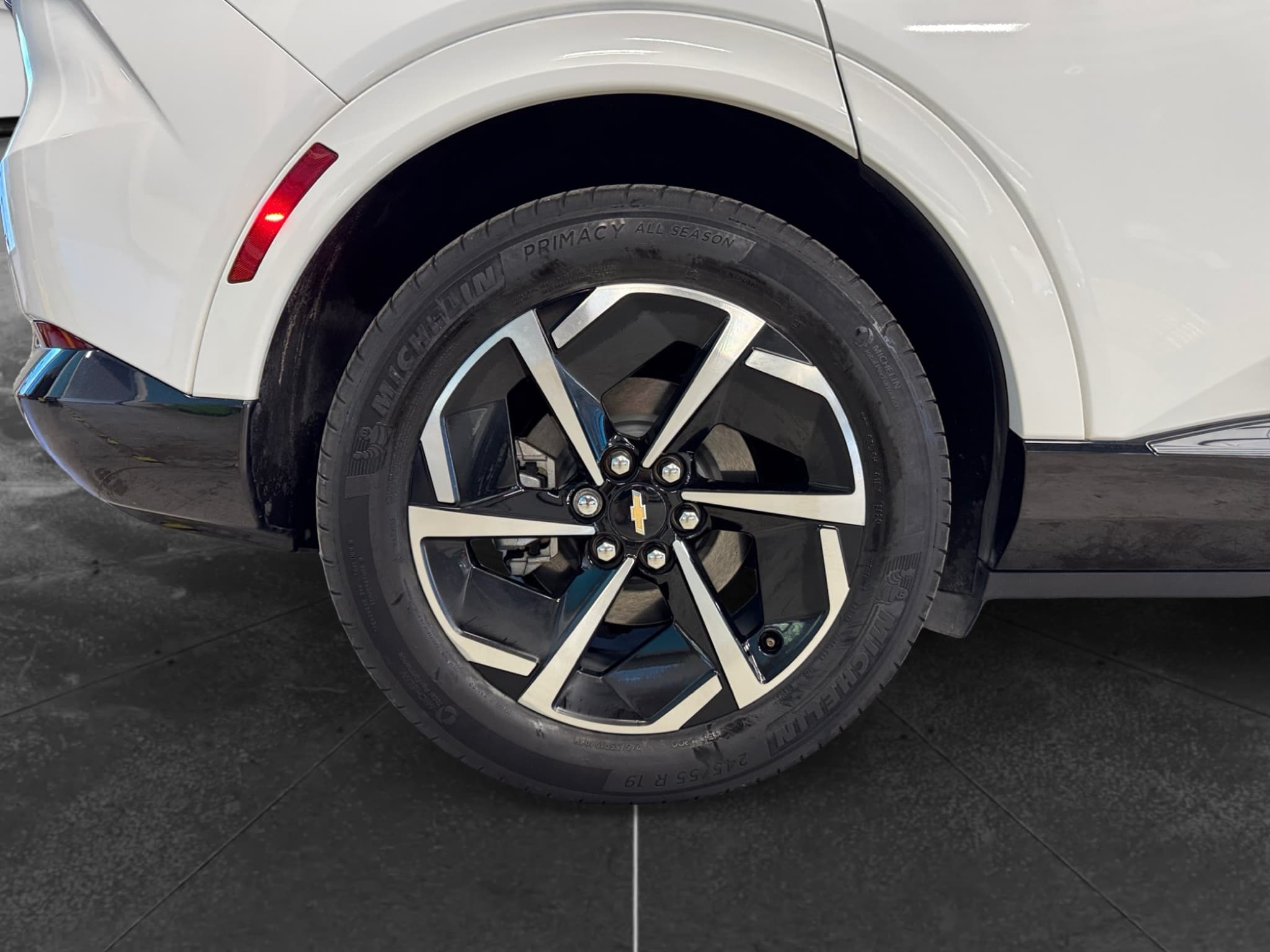 2025 Chevrolet Equinox EV view 34