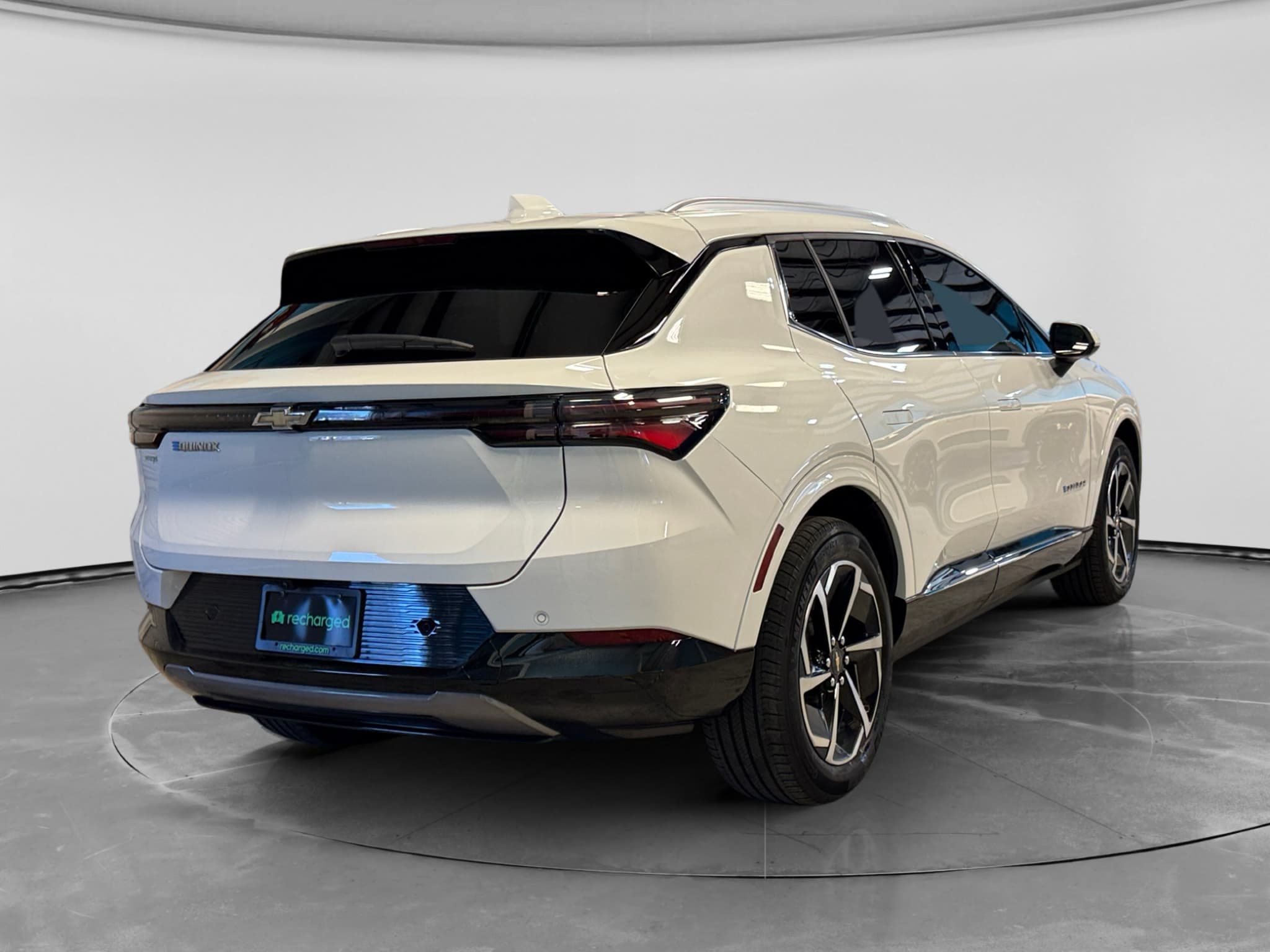 2025 Chevrolet Equinox EV view 3