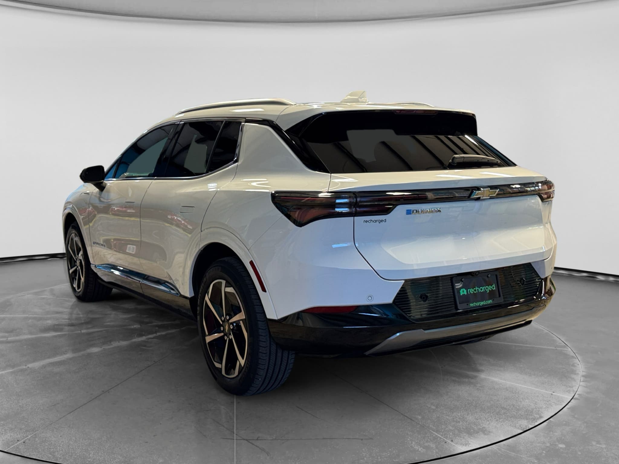 2025 Chevrolet Equinox EV view 2