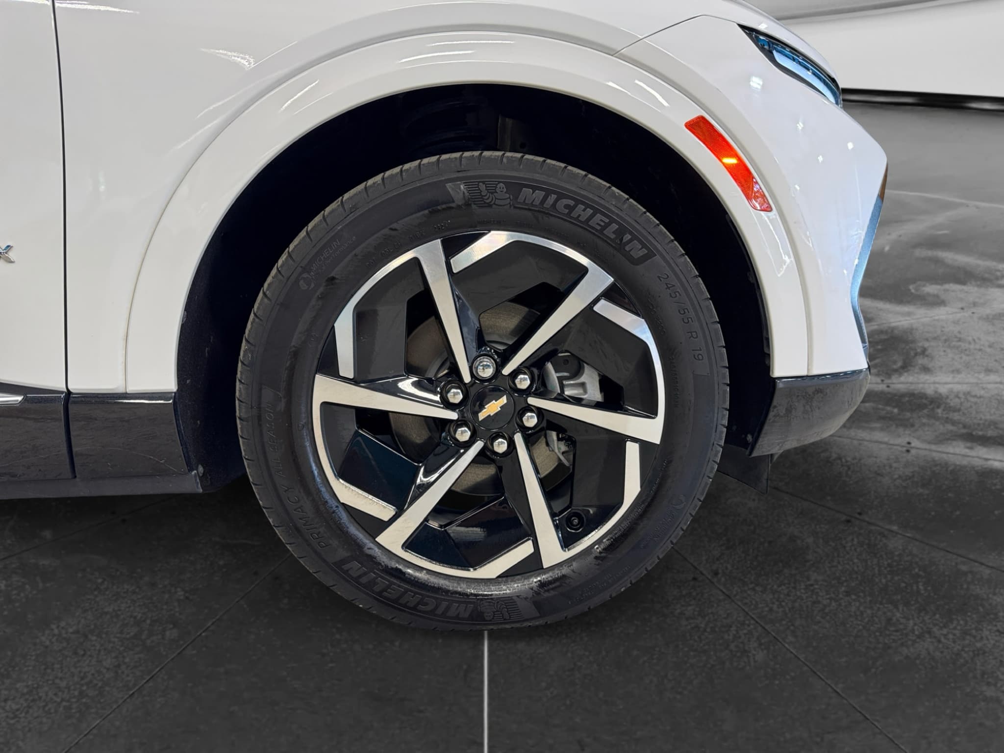 2025 Chevrolet Equinox EV view 32