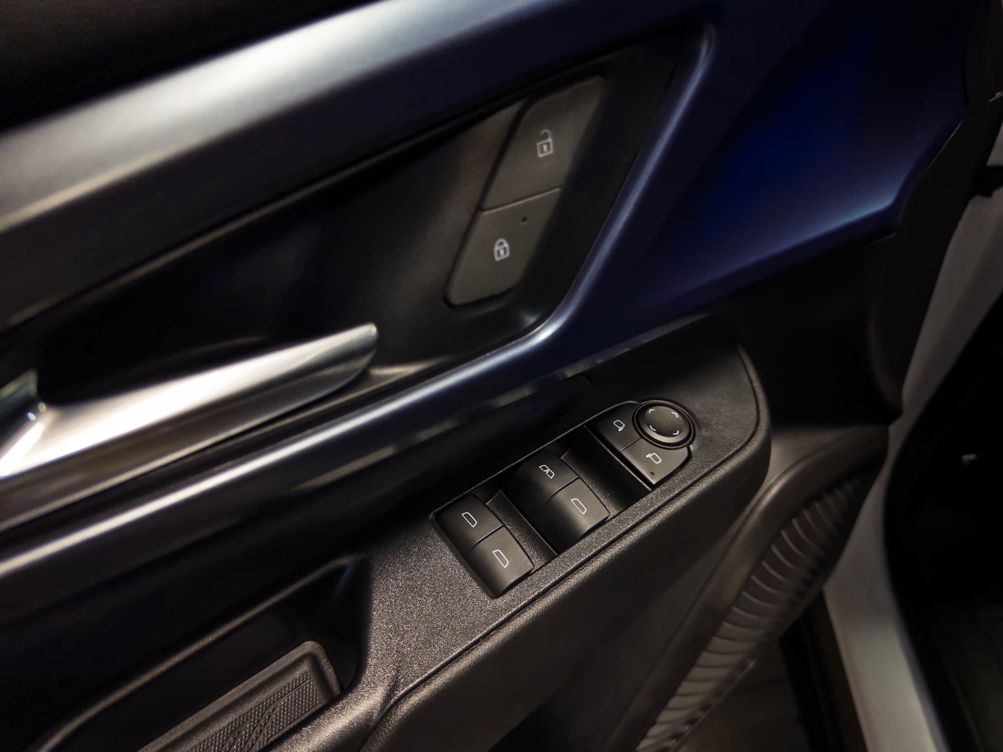 2025 Chevrolet Equinox EV view 7