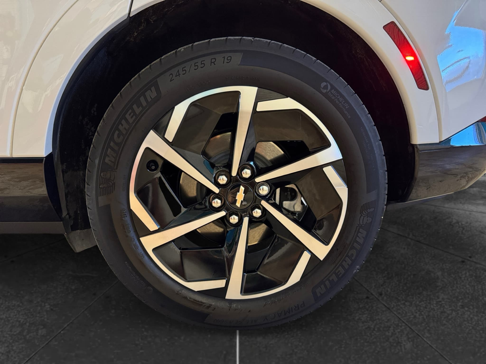 2025 Chevrolet Equinox EV view 30
