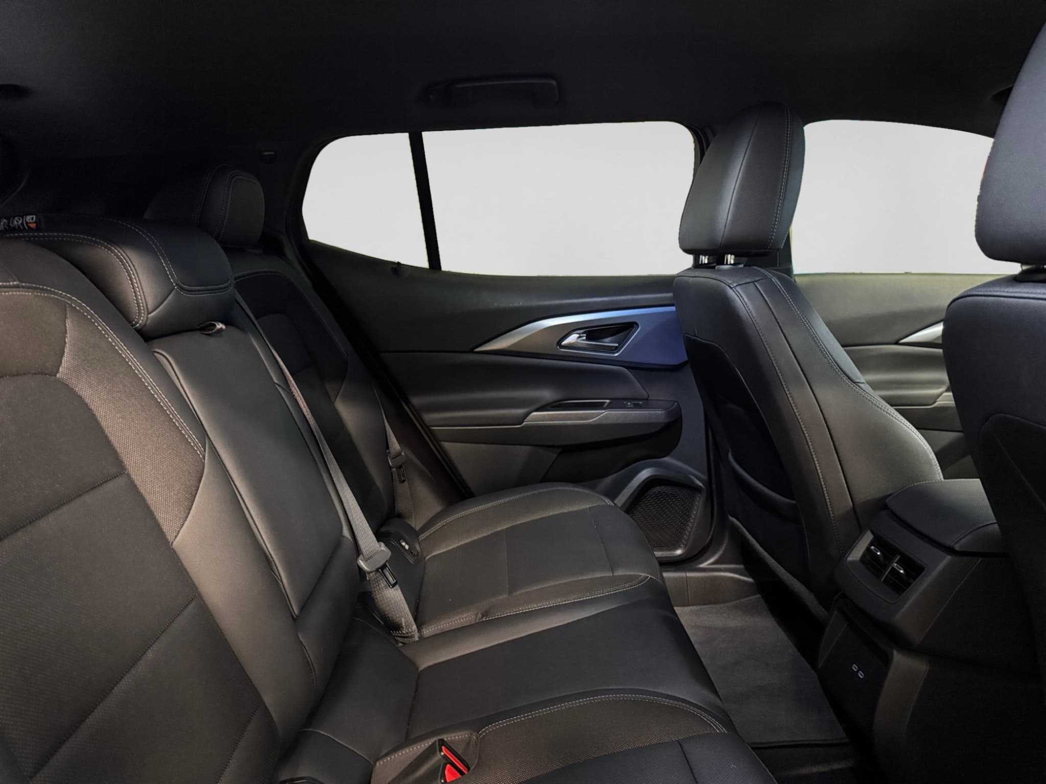 2025 Chevrolet Equinox EV view 21
