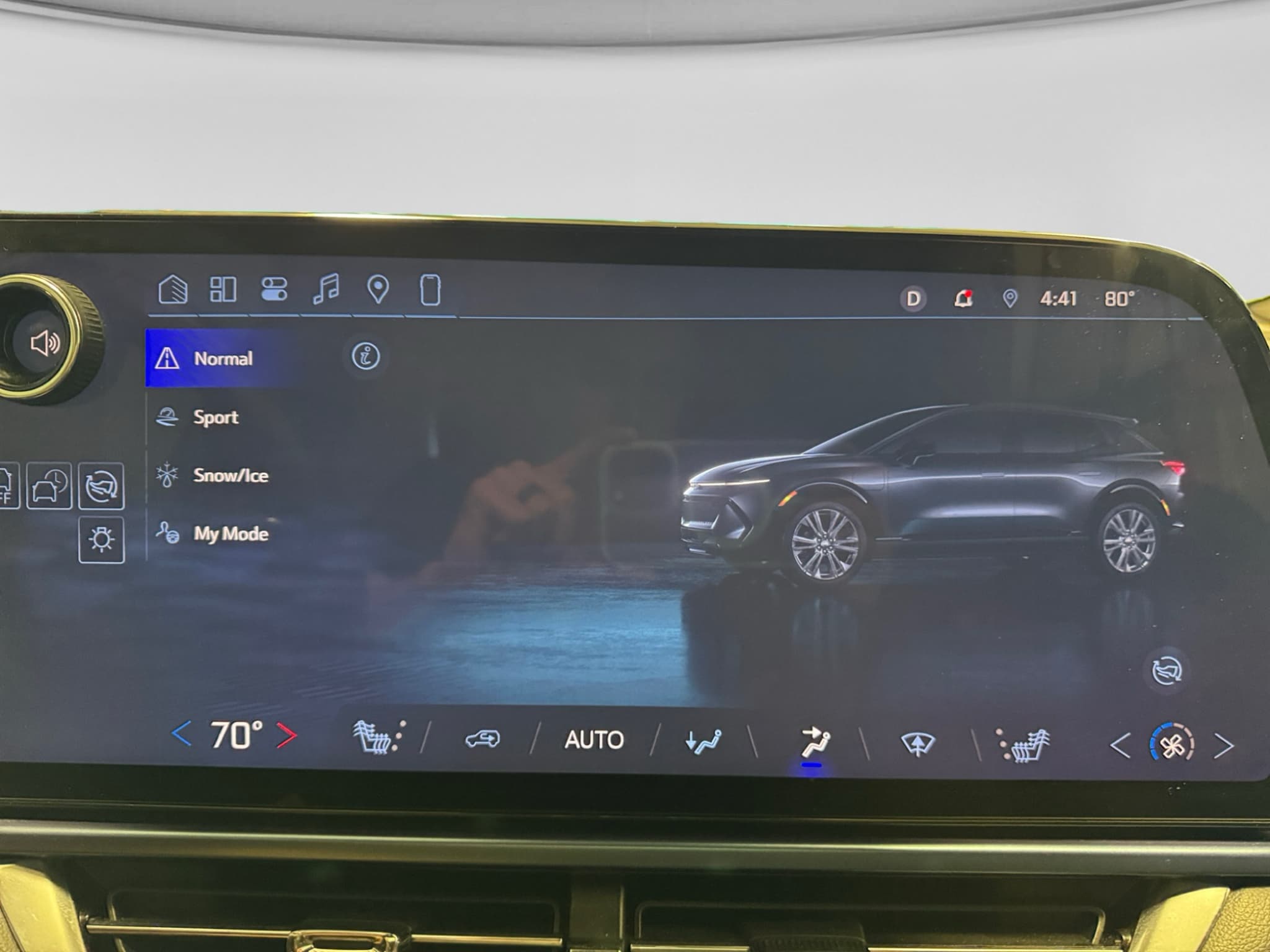 2025 Chevrolet Equinox EV view 12
