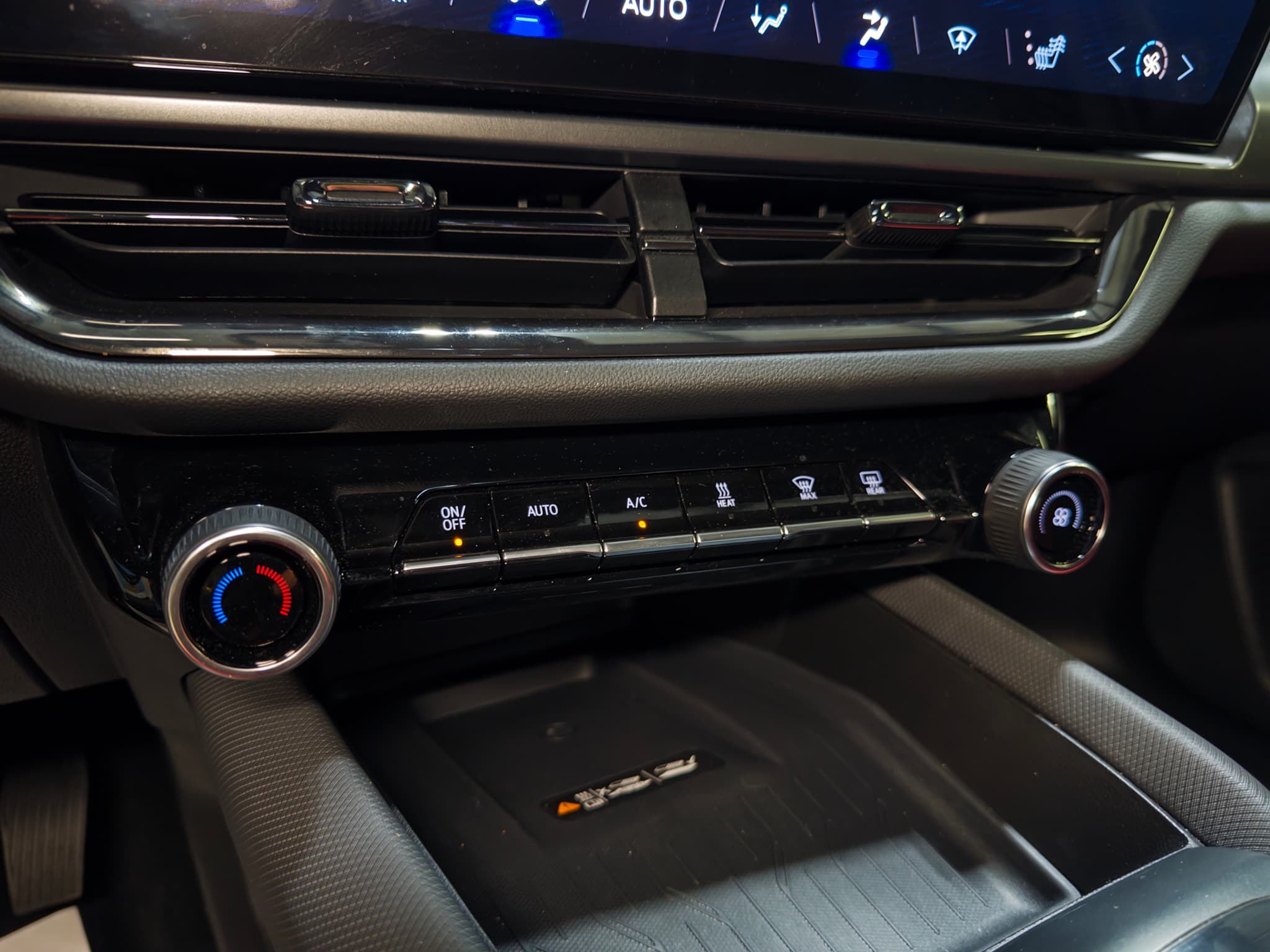 2025 Chevrolet Equinox EV view 15