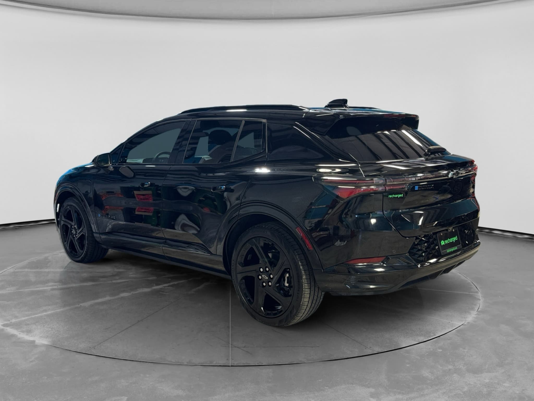 2025 Chevrolet Equinox EV view 2