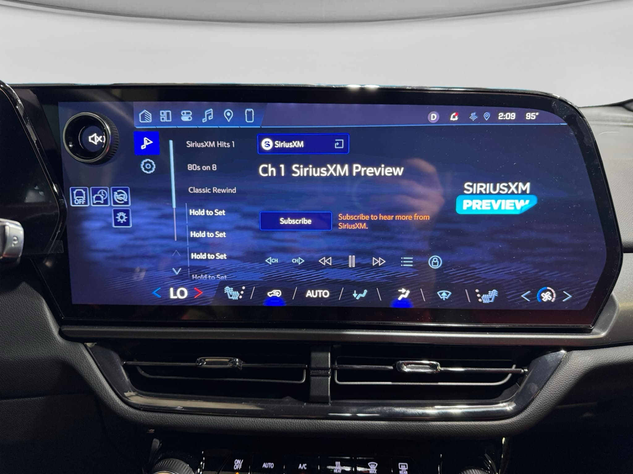2025 Chevrolet Equinox EV view 11