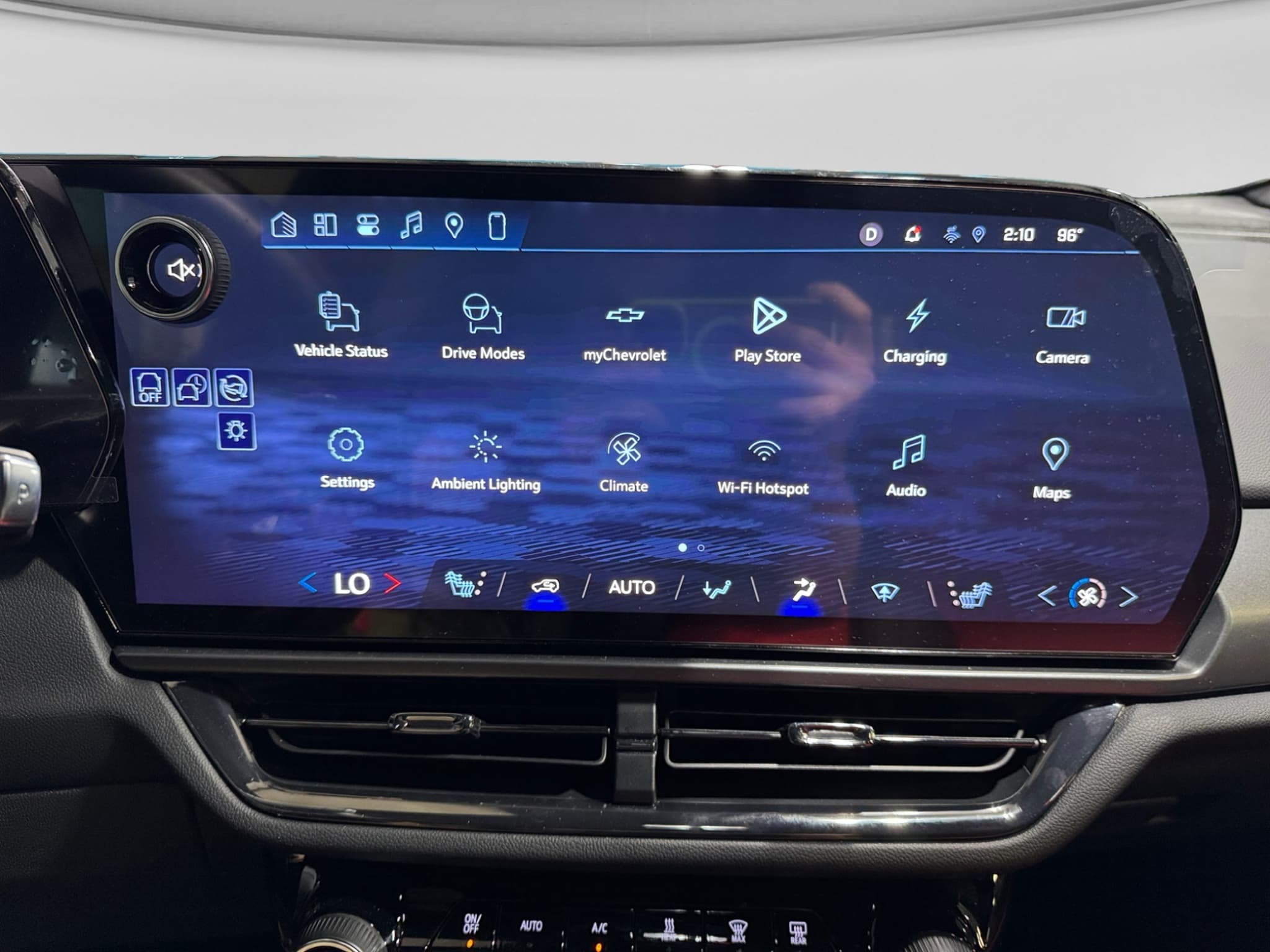 2025 Chevrolet Equinox EV view 13