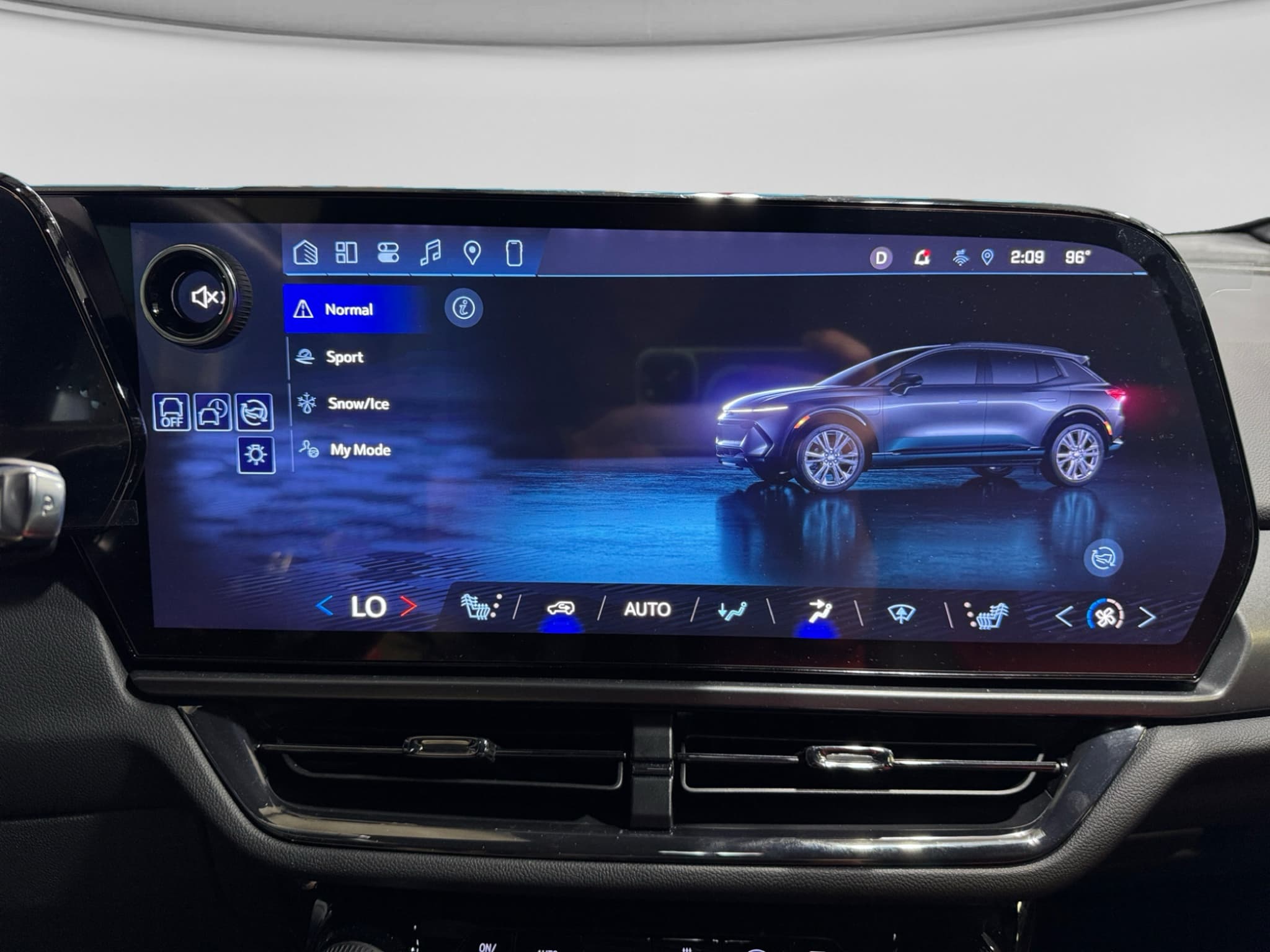 2025 Chevrolet Equinox EV view 12