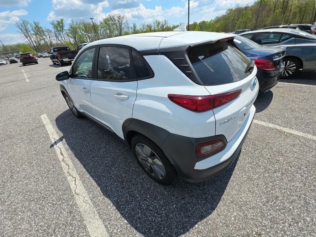 2021 Hyundai Kona EV view 4