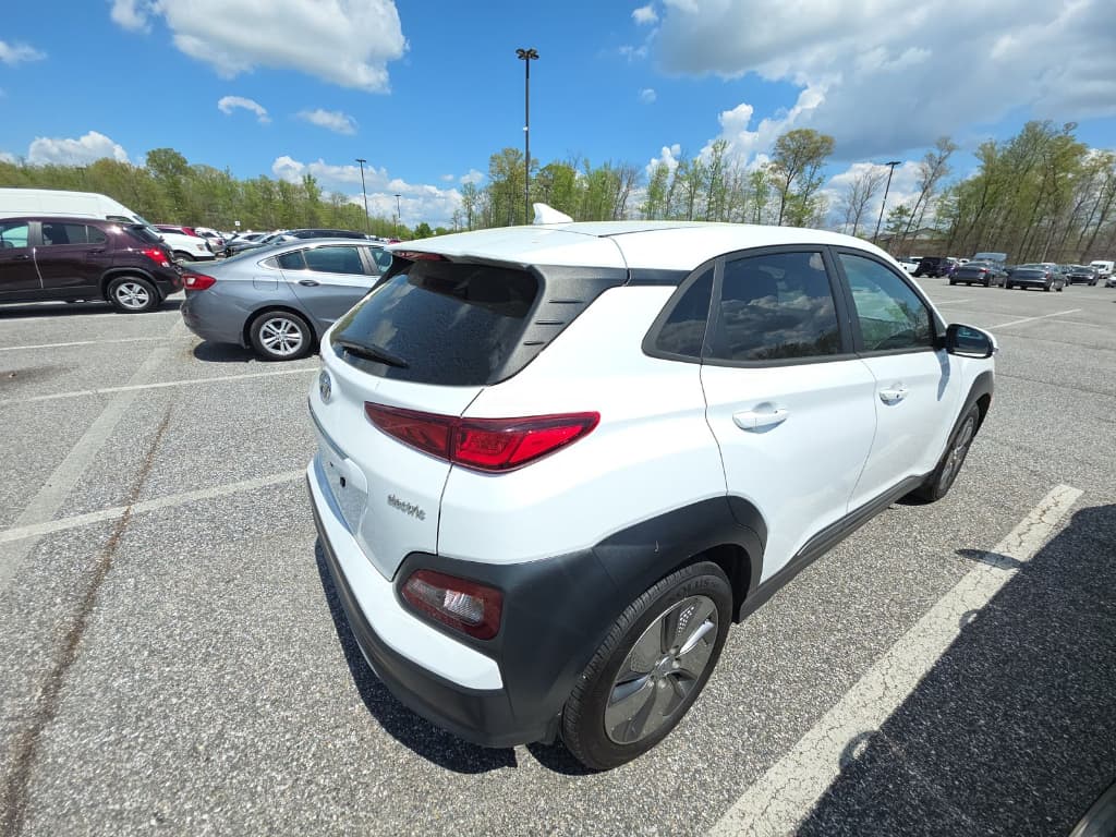 2021 Hyundai Kona EV view 3