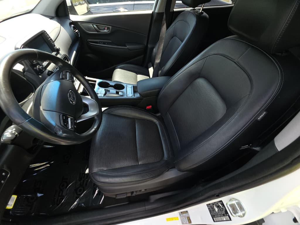 2021 Hyundai Kona EV view 5