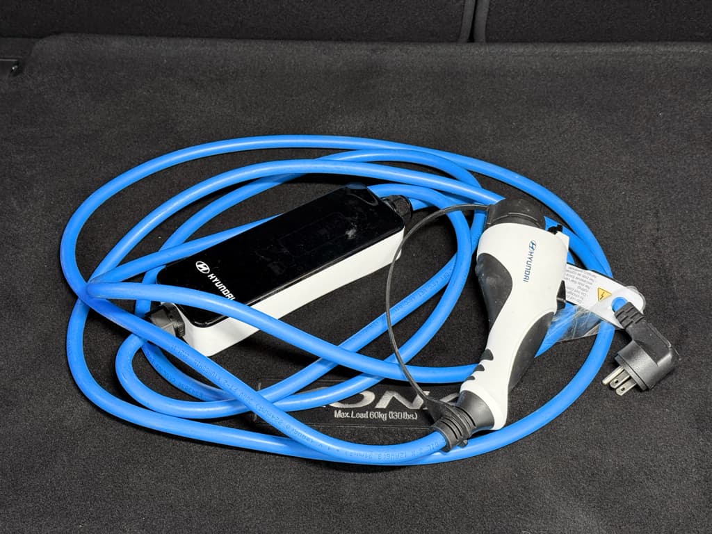 2021 Hyundai Kona EV view 6