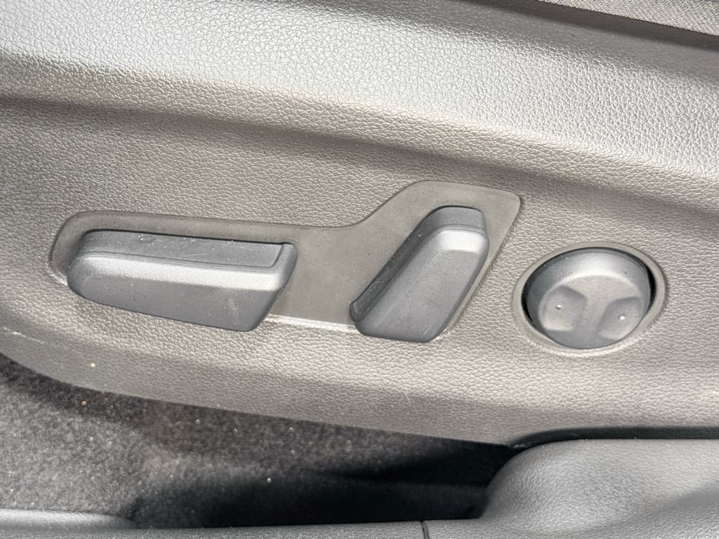 2021 Hyundai Kona EV view 7