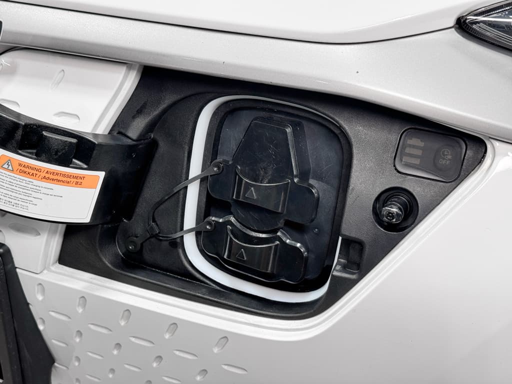 2021 Hyundai Kona EV view 5