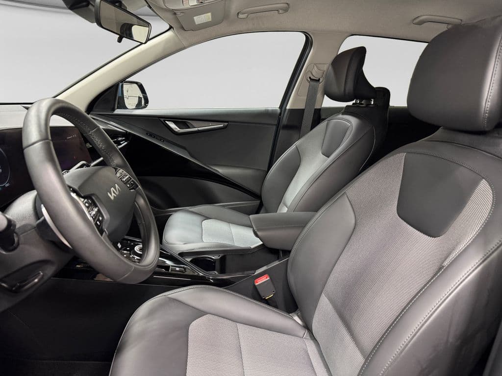 2025 Kia Niro EV view 9