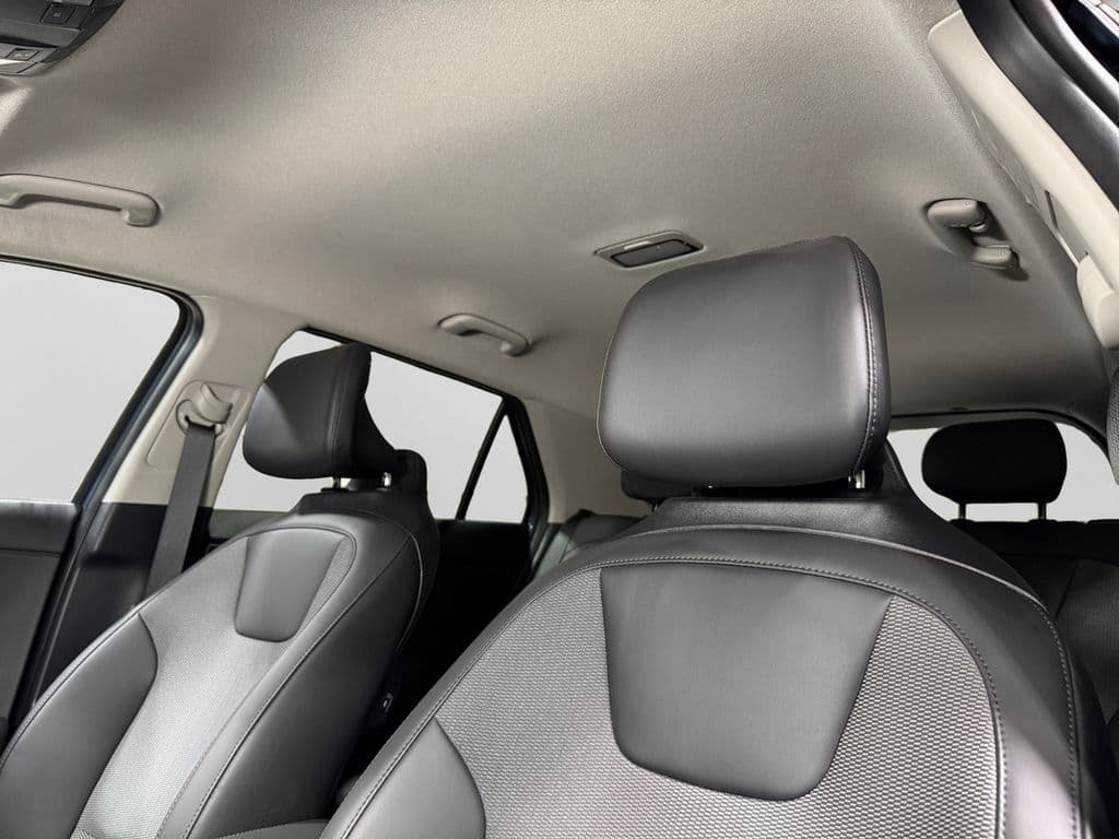 2025 Kia Niro EV view 8