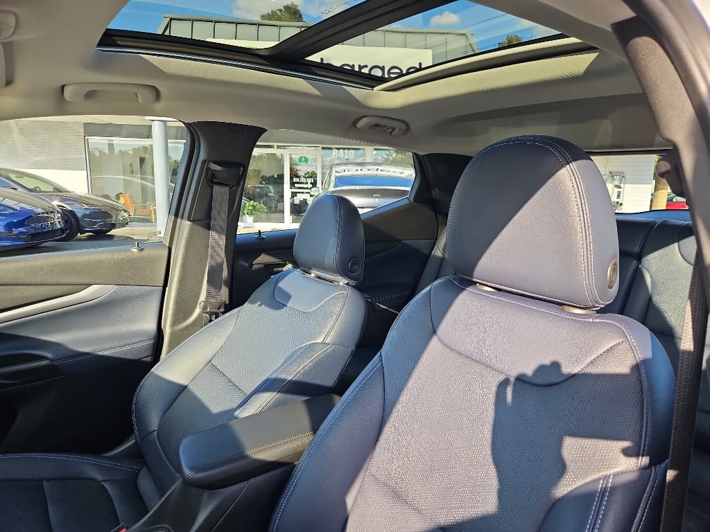 2022 Chevrolet Bolt EUV view 24