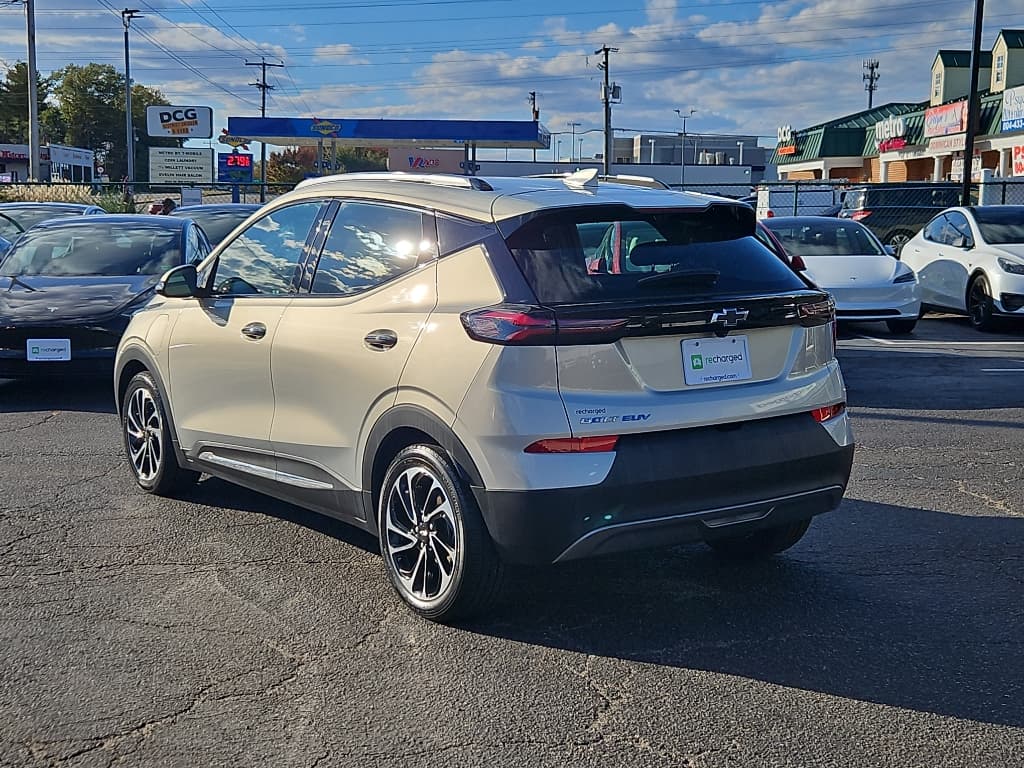 2022 Chevrolet Bolt EUV view 2