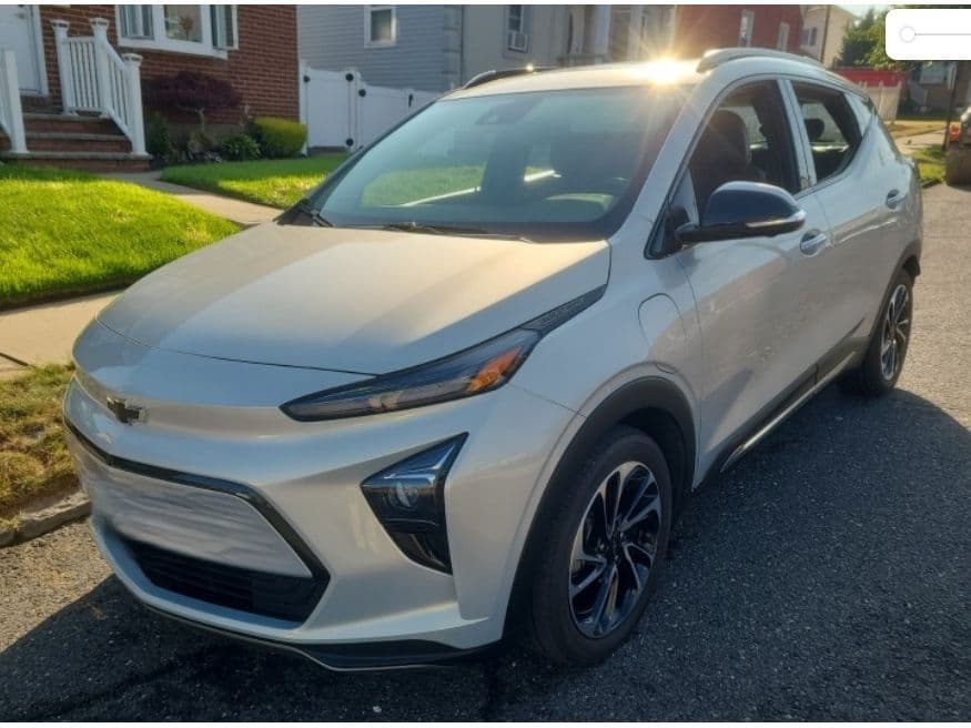 2022 Chevrolet Bolt EUV view 1