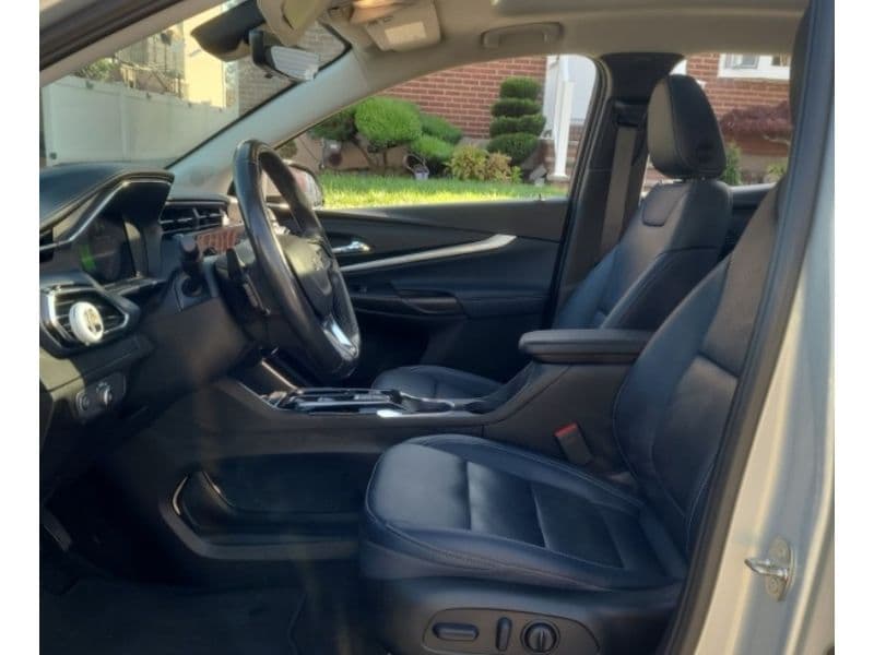 2022 Chevrolet Bolt EUV view 5